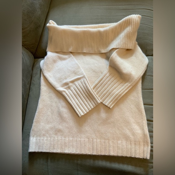 Banana Republic Sweaters - Banana Republic wool sweater